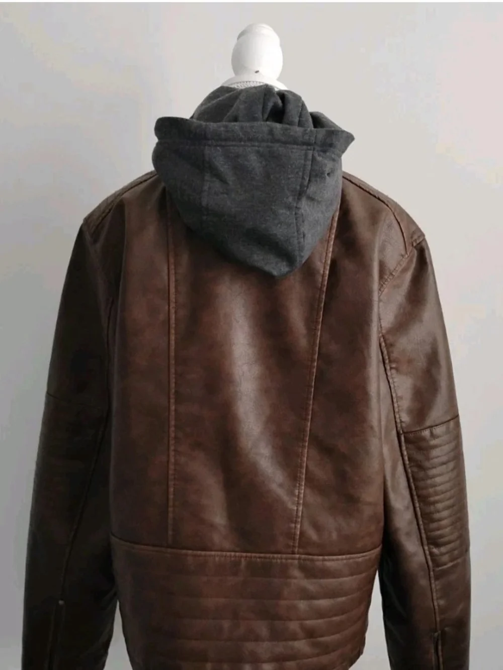 MEN'S LEVI STRAUSS GENTLY WORN FAUX LEATHER HOODED RACER JACKET BROWN SIZE M